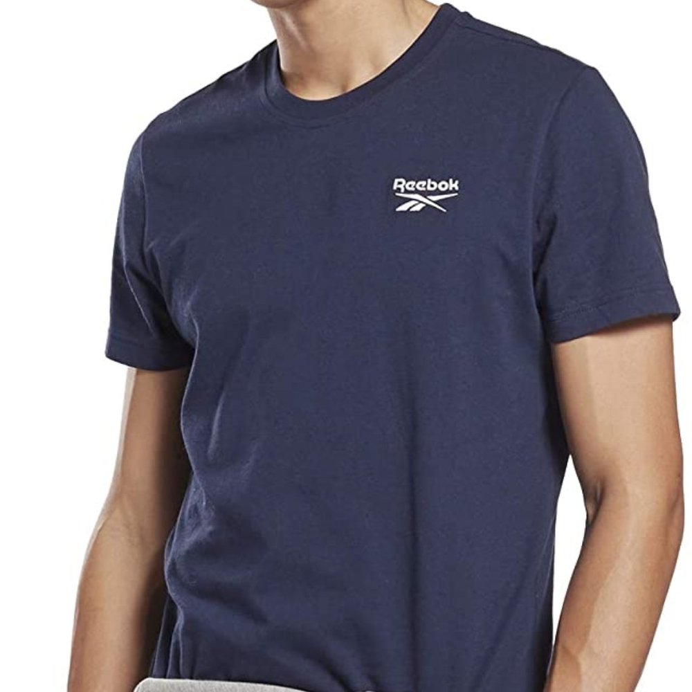 🆕Reebok Men's Standard Training E. Graphic T-Shirt,Vector Navy/Small White Logo